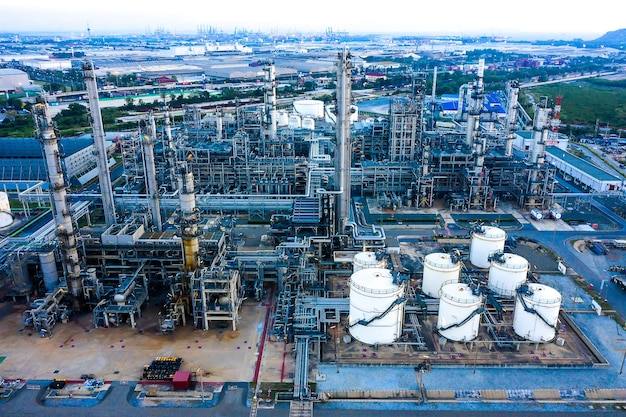 Vista aérea de una refinería de petróleo